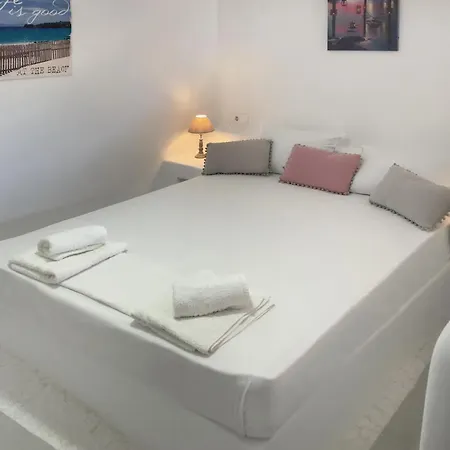 Villa Rineia - Offering Pool And Sea View